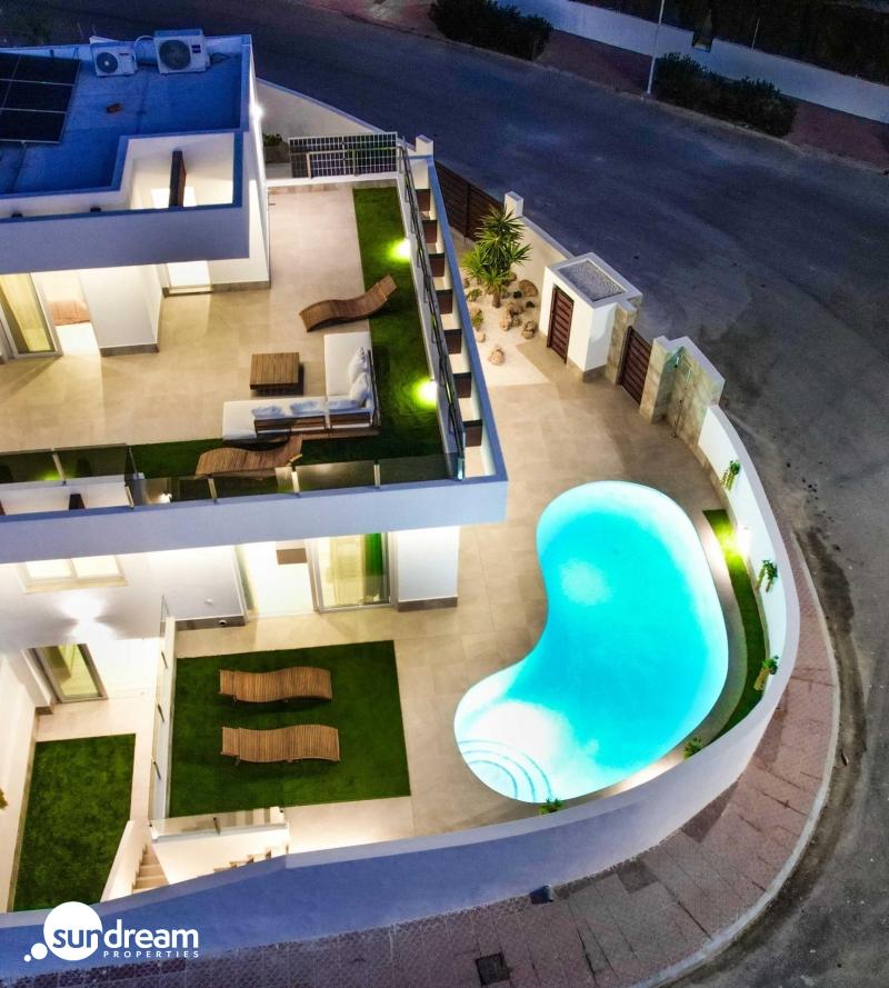 Villa de 5 dormitorios a la venta con estupendas vistas al campo de Golf