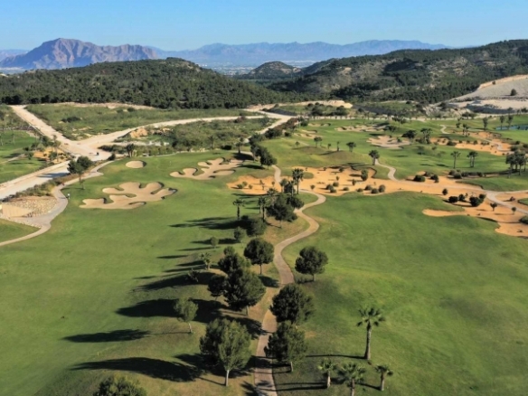 Villa de 4 dormitorios de nueva construcción en Golf Resort, Orihuela