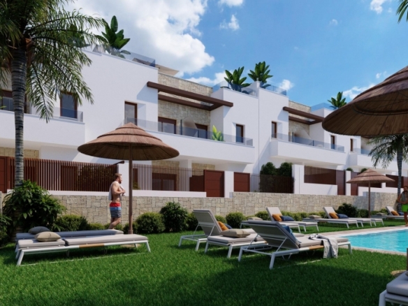 Adosado de 3 dormitorios de nueva construcción en Golf Resort, Orihuela