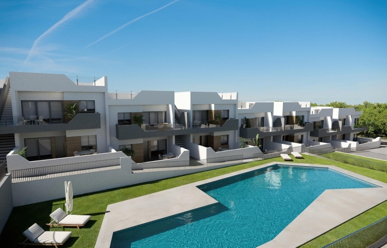 Bungalow de planta alta de 2 dormitorios con solarium privado a la venta en San Miguel de Salinas