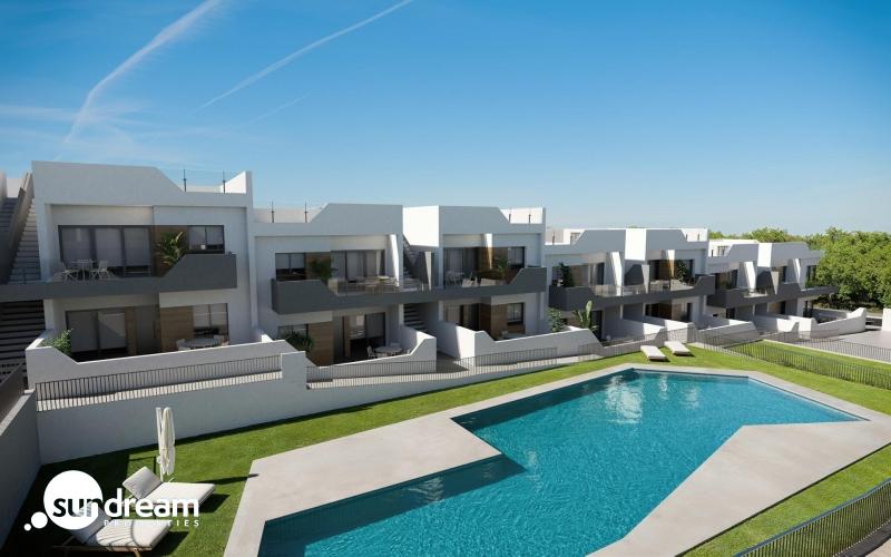 g_40108-6-1 Bungalow de planta alta de 2 dormitorios con solarium privado a la venta en San Miguel de Salinas