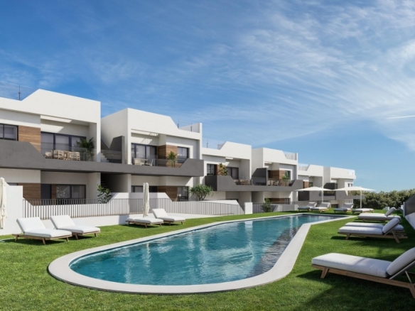 Bungalow de planta alta de 2 dormitorios con solarium privado a la venta en San Miguel de Salinas