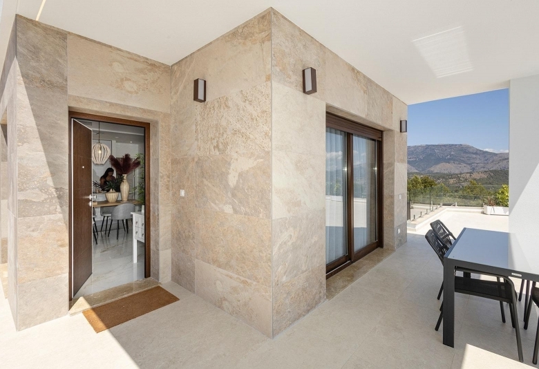 Villa de nueva construcción con piscina privada y vistas al mar en Polop