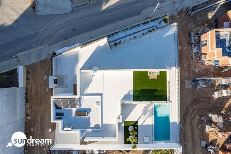 g_40114-15-14 Villa de nueva construcción de una planta y piscina privada en Polop