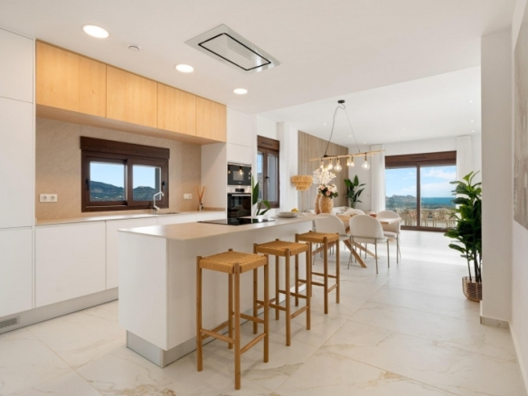 Villa de nueva construcción de una planta y piscina privada en Polop