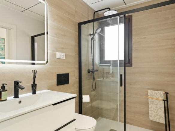 Villa de nueva construcción de una planta y piscina privada en Polop