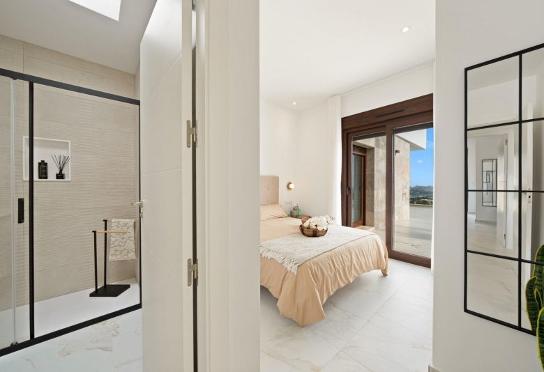 Villa de nueva construcción de una planta y piscina privada en Polop