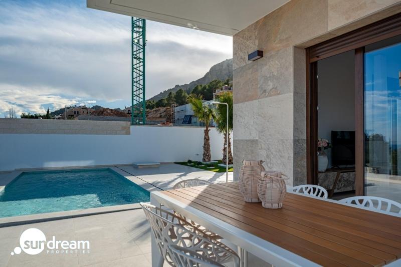 g_40114-15-8 Villa de nueva construcción de una planta y piscina privada en Polop
