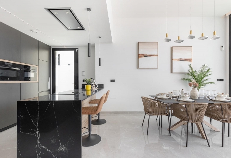 Chalet de una planta con 3 dormitorios y piscina privada en Torrevieja