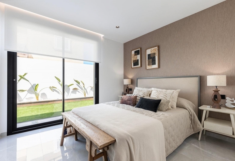 Chalet de una planta con 3 dormitorios y piscina privada en Torrevieja
