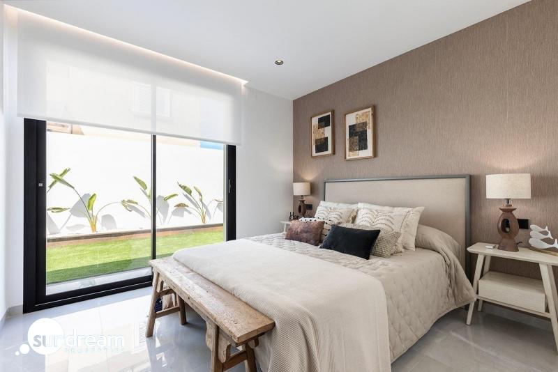 Chalet de una planta con 3 dormitorios y piscina privada en Torrevieja