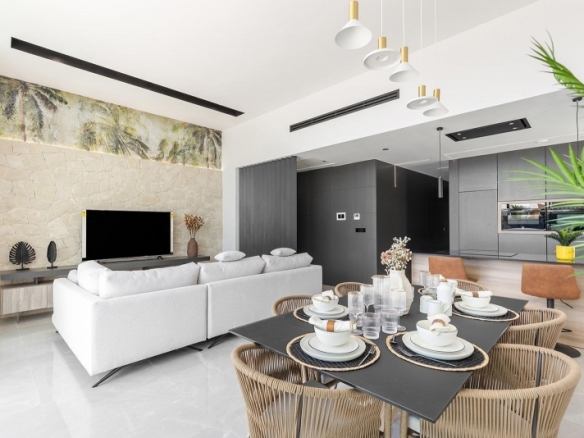 Chalet de una planta con 3 dormitorios y piscina privada en Torrevieja