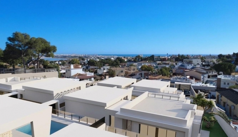 Chalet de una planta con 3 dormitorios y piscina privada en Torrevieja