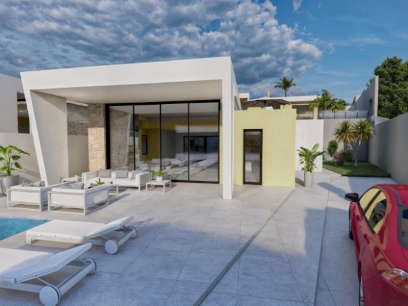 Chalet de una planta con 3 dormitorios y piscina privada en Torrevieja