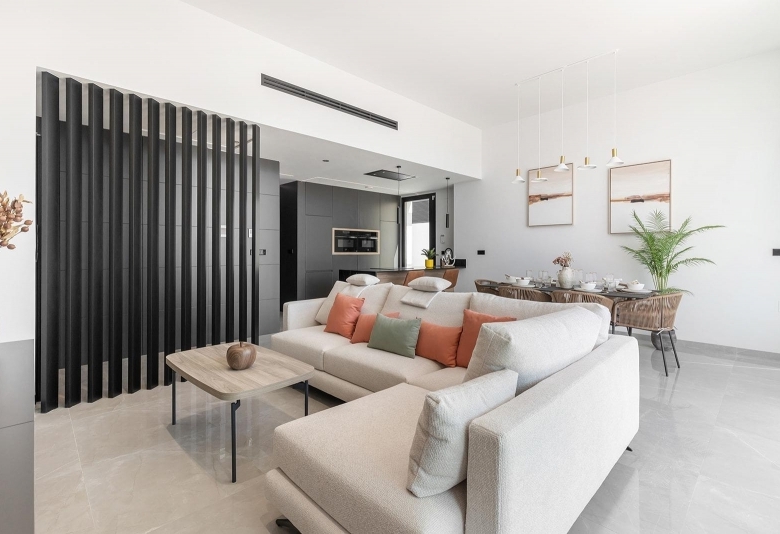 Chalet de una planta con 3 dormitorios y piscina privada en Torrevieja