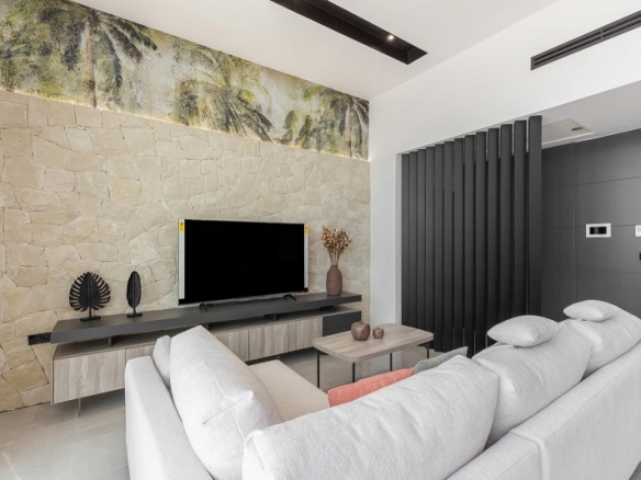 Chalet de una planta con 3 dormitorios y piscina privada en Torrevieja