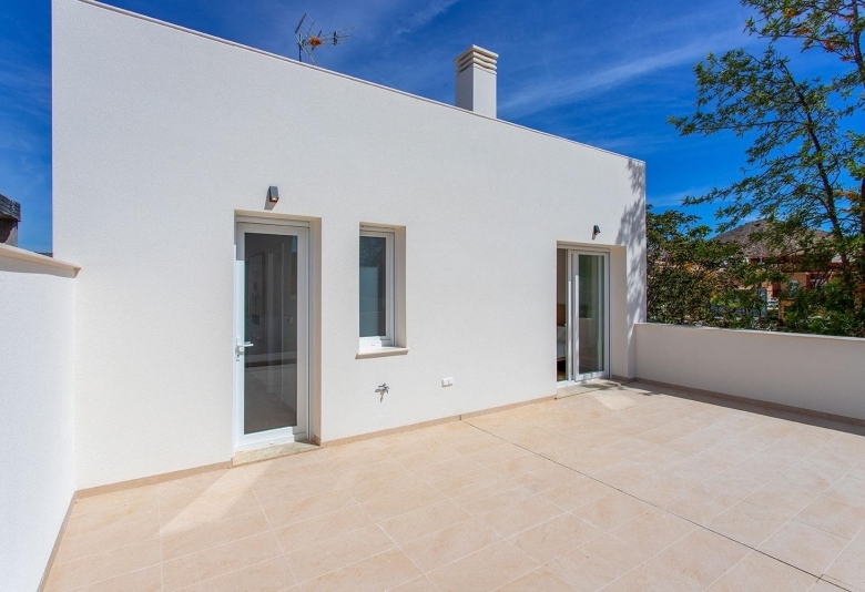 VILLA DE NUEVA CONSTRUCCIÓN CON SÓTANO EN HONDON DE LAS NIEVES