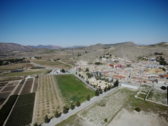 VILLA DE NUEVA CONSTRUCCIÓN CON SÓTANO EN HONDON DE LAS NIEVES
