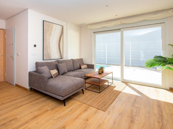 VILLA DE NUEVA CONSTRUCCIÓN CON SÓTANO EN HONDON DE LAS NIEVES