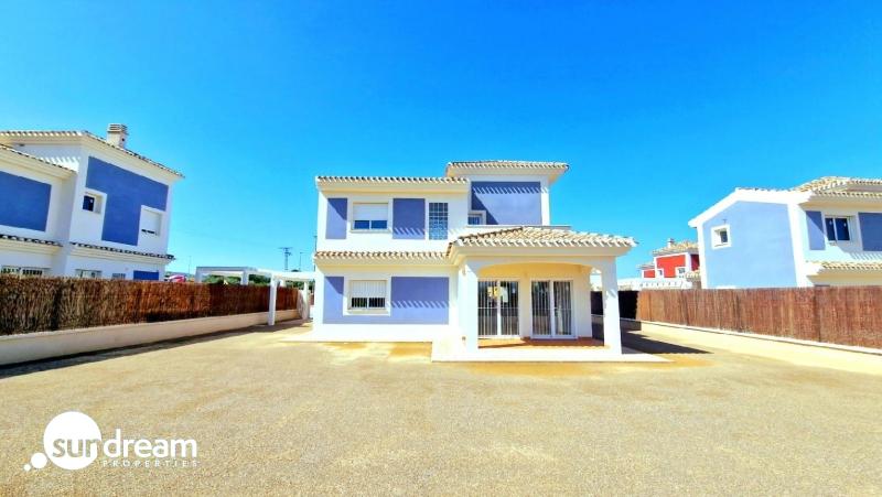 g_40154-4-15 Villa de 3 dormitorios con solarium y amplia parcela en Lorca(Murcia)
