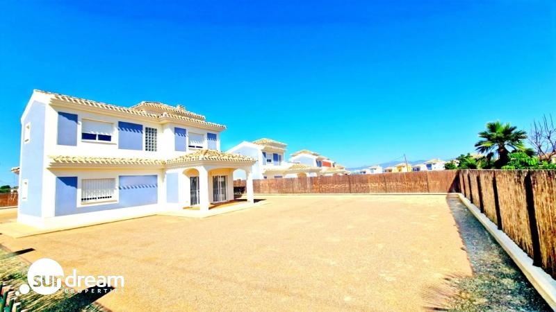 g_40154-4-16 Villa de 3 dormitorios con solarium y amplia parcela en Lorca(Murcia)