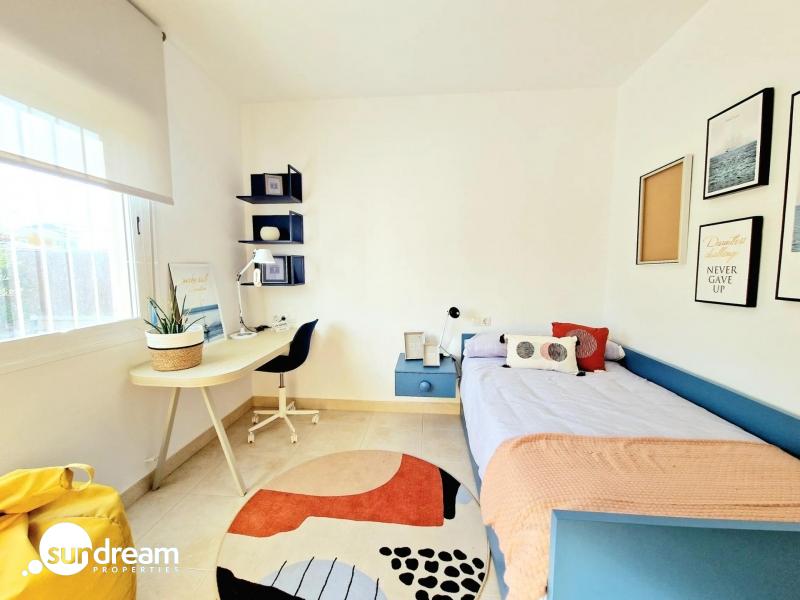 Villa de 3 dormitorios con solarium y amplia parcela en Lorca(Murcia)