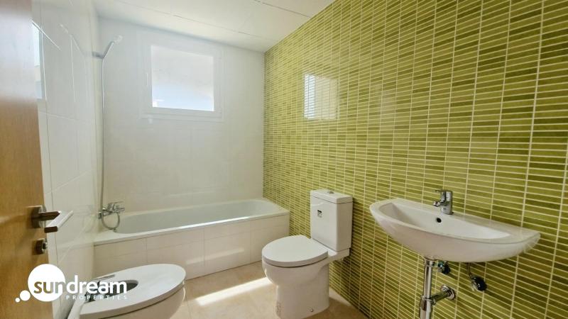 Villa de 4 dormitorios de nueva construcción con solarium y  gran parcela en Lorca