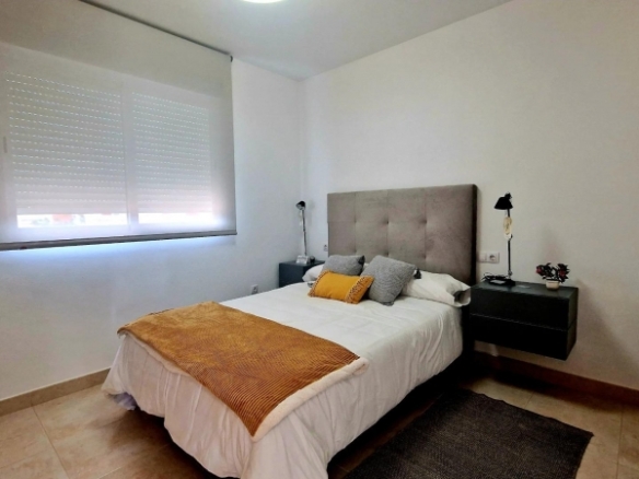 Villa de 4 dormitorios de nueva construcción con solarium y  gran parcela en Lorca