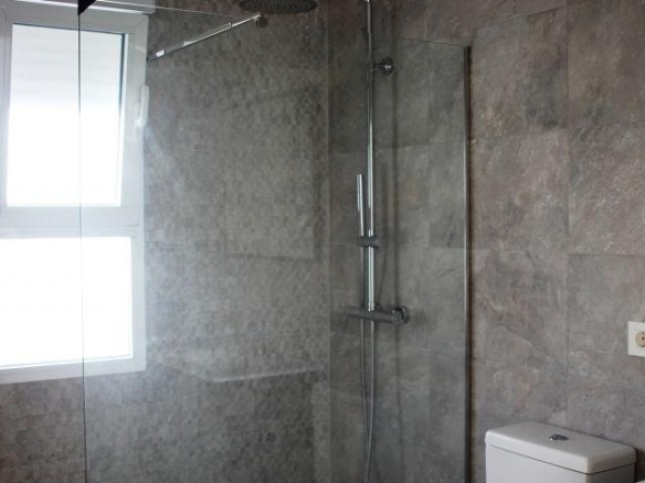 VILLA MODERNA DE NUEVA CONSTRUCCIÓN DE 3 DORMITORIOS Y PISCINA PRIVADA  EN LA ROMANA(ALICANTE)