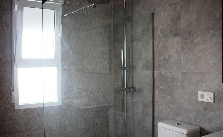 VILLA MODERNA DE NUEVA CONSTRUCCIÓN DE 3 DORMITORIOS Y PISCINA PRIVADA  EN LA ROMANA(ALICANTE)