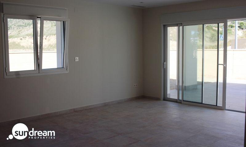 VILLA MODERNA DE NUEVA CONSTRUCCIÓN DE 3 DORMITORIOS Y PISCINA PRIVADA  EN LA ROMANA(ALICANTE)