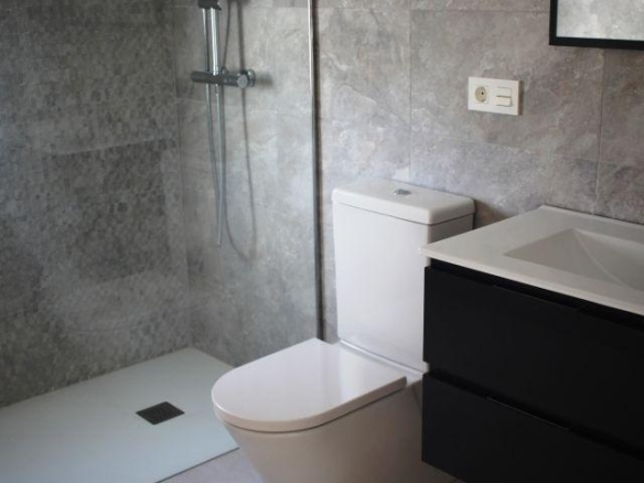 VILLA MODERNA DE NUEVA CONSTRUCCIÓN DE 3 DORMITORIOS Y PISCINA PRIVADA  EN LA ROMANA(ALICANTE)