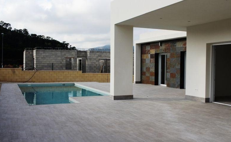 VILLA MODERNA DE NUEVA CONSTRUCCIÓN DE 3 DORMITORIOS Y PISCINA PRIVADA  EN LA ROMANA(ALICANTE)