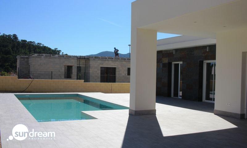 VILLA MODERNA DE NUEVA CONSTRUCCIÓN DE 3 DORMITORIOS Y PISCINA PRIVADA  EN LA ROMANA(ALICANTE)