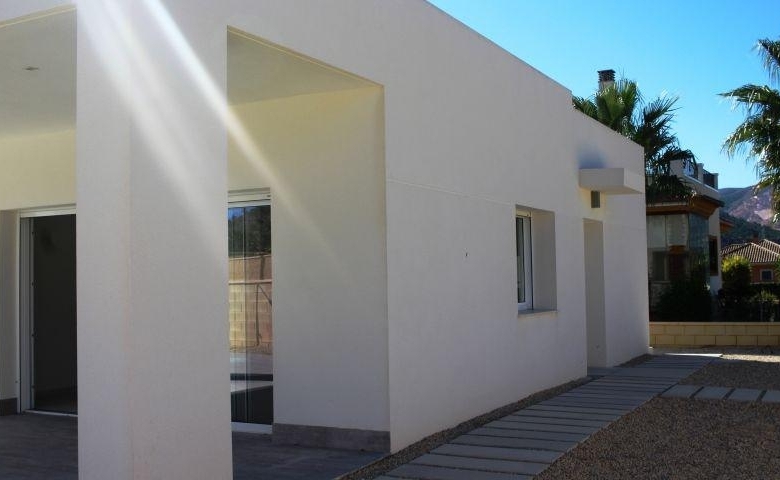VILLA MODERNA DE NUEVA CONSTRUCCIÓN DE 3 DORMITORIOS Y PISCINA PRIVADA  EN LA ROMANA(ALICANTE)