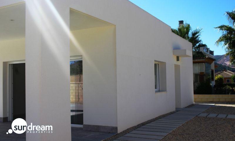 VILLA MODERNA DE NUEVA CONSTRUCCIÓN DE 3 DORMITORIOS Y PISCINA PRIVADA  EN LA ROMANA(ALICANTE)
