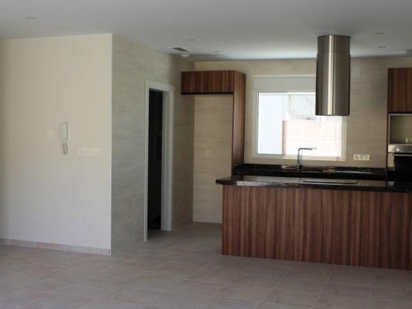VILLA MODERNA DE NUEVA CONSTRUCCIÓN DE 3 DORMITORIOS Y PISCINA PRIVADA  EN LA ROMANA(ALICANTE)