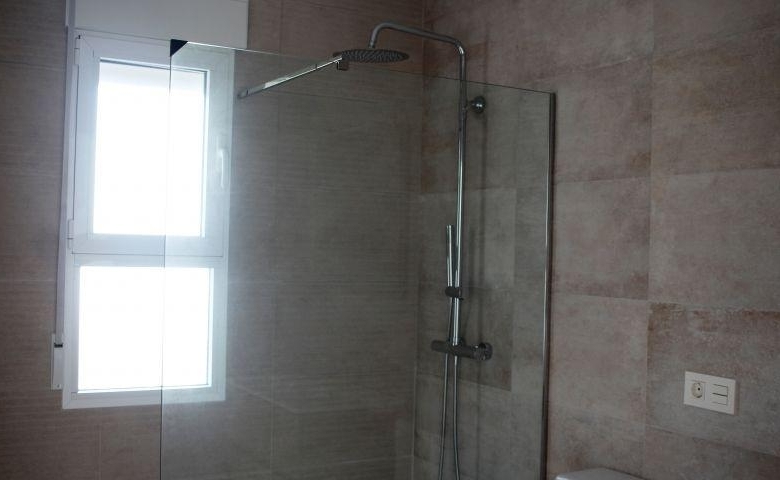 VILLA MODERNA DE NUEVA CONSTRUCCIÓN DE 3 DORMITORIOS Y PISCINA PRIVADA  EN LA ROMANA(ALICANTE)