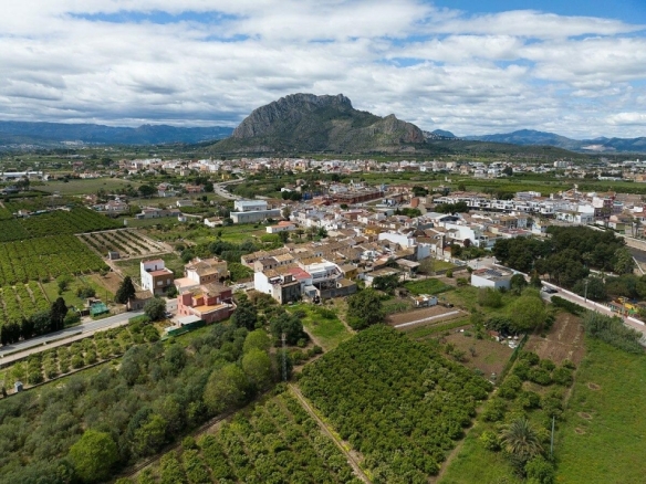 VILLA DE NUEVA CONSTRUCCIÓN CON 3 DORMITORIOS EN ELS POBLETS(DENIA)