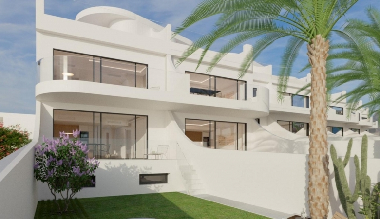 Bungalow de planta baja de 2 dorm. y semisótano a 300m de la playa en La Mata, Torrevieja
