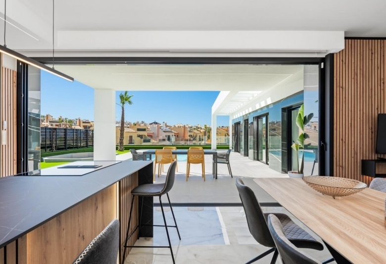 VILLAS DE LUJO EN CAMPO DE GOLF(ALGORFA).