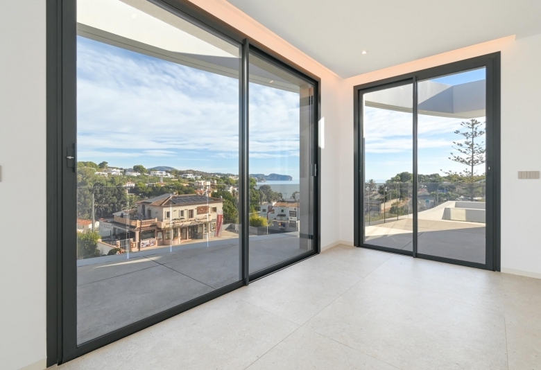 VILLA DE LUJO CON VISTAS AL MAR A LA VENTA EN BENISSA