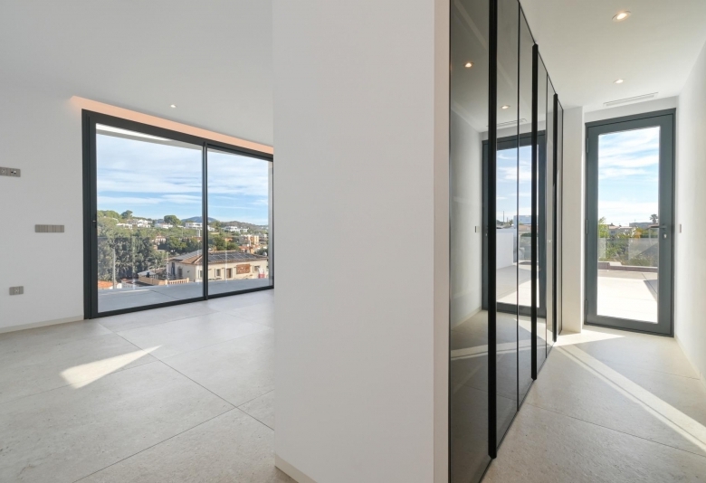VILLA DE LUJO CON VISTAS AL MAR A LA VENTA EN BENISSA