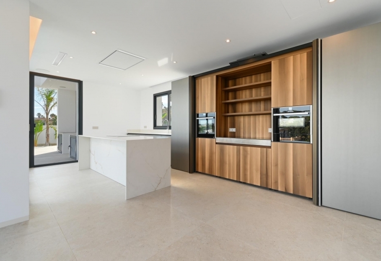 VILLA DE LUJO CON VISTAS AL MAR A LA VENTA EN BENISSA