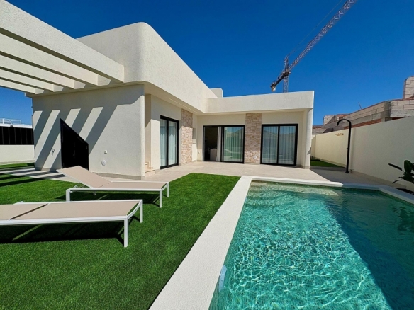 Villa independiente en venta obra nueva Torre Pacheco