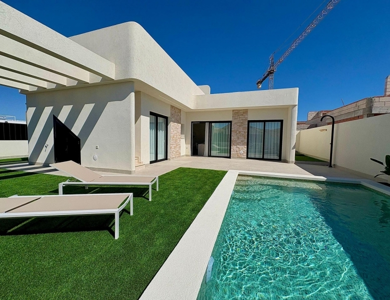 Villa independiente en venta obra nueva Torre Pacheco