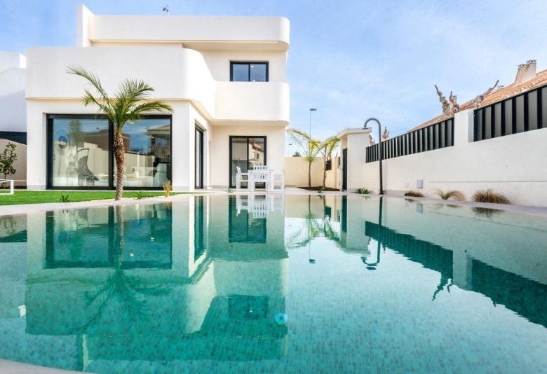 Villa en venta obra nueva con piscina en Torre Pacheco