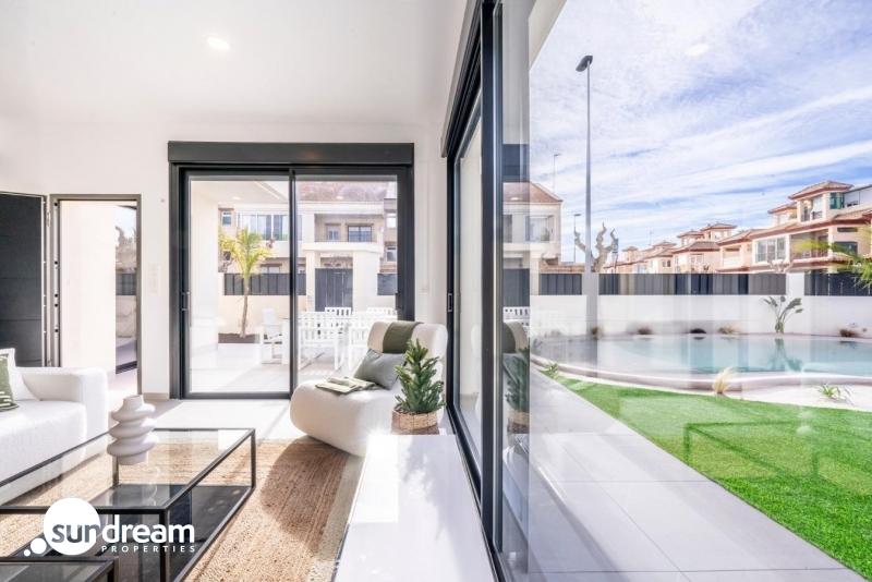 Villa en venta obra nueva con piscina en Torre Pacheco