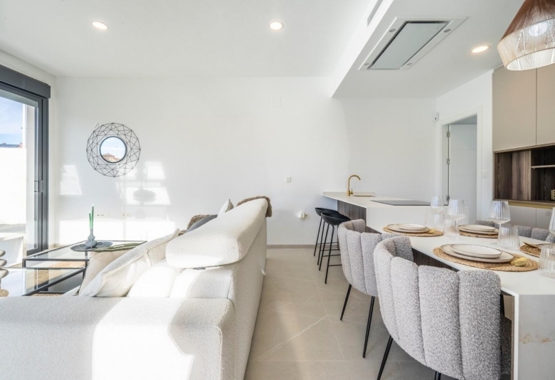 Villa en venta obra nueva con piscina en Torre Pacheco