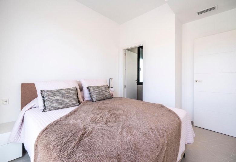 Villa en venta obra nueva con piscina en Torre Pacheco
